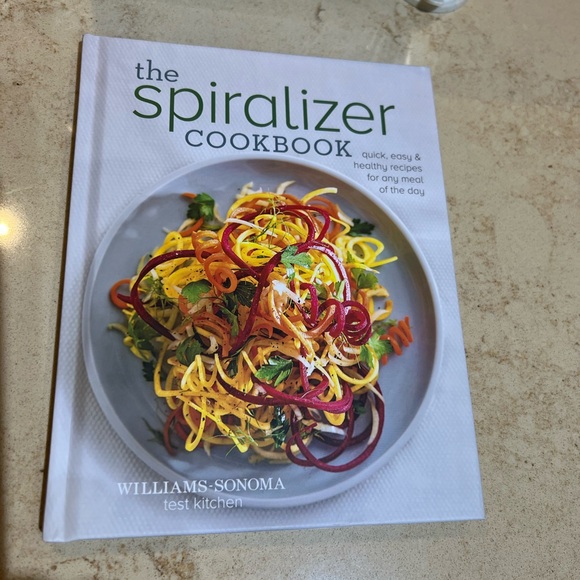 Paderno Spiralizer with 4 Blade Option & Spiralizer Cookbook - Picture 8 of 9